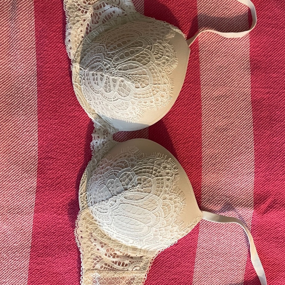 Like new Victoria’s Secret bra, size 34D
